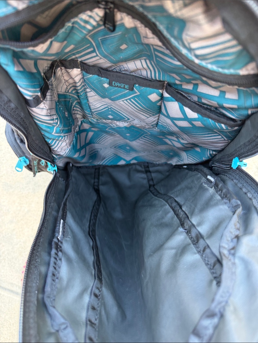DAKINE Mission 25L Black Subtle Zebra Print Outdoor Backpack - Picture 2 of 10
